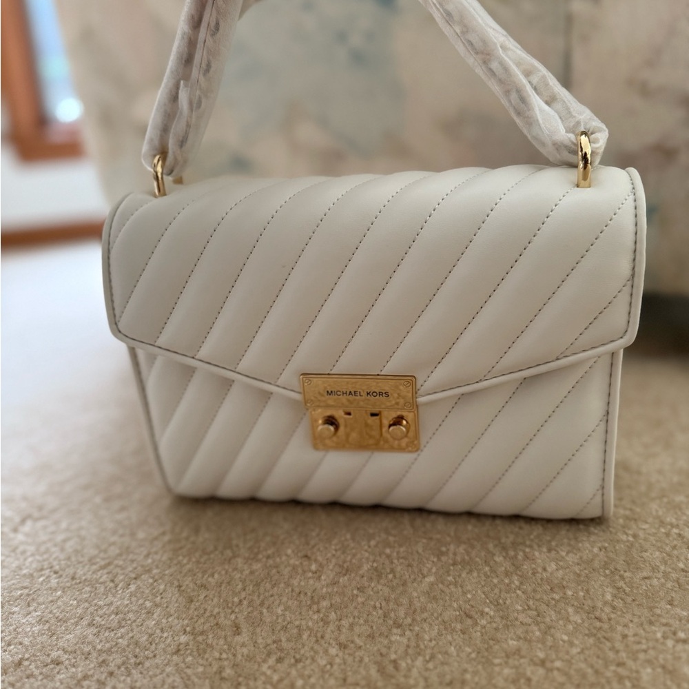 Michael Kors White and Gold Quilted Shoulder Bag - Picture 2 of 6